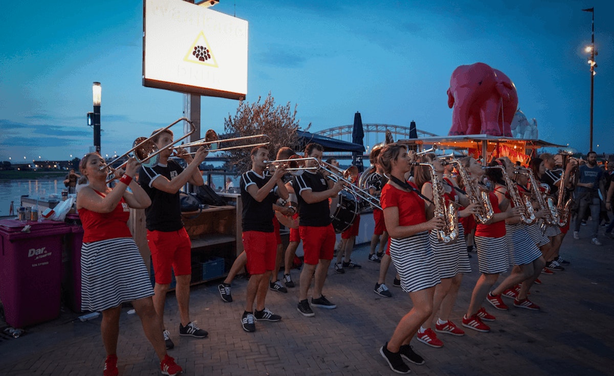 17 07 2019 Crowdcontrol Looporkest Waalkade Jan Willem de Venster 3 kopie