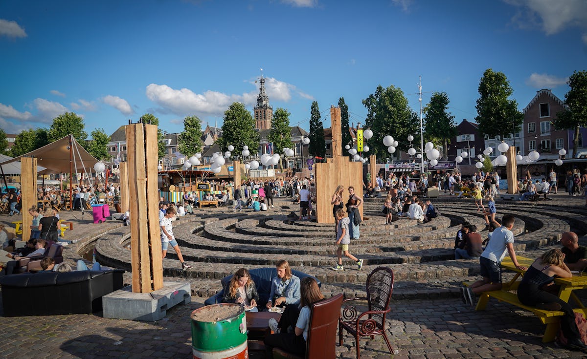 17 07 2023 Vierdaagsefeesten Smaakmarkt Labyrinth Jan Willem de Venster 1 kopie