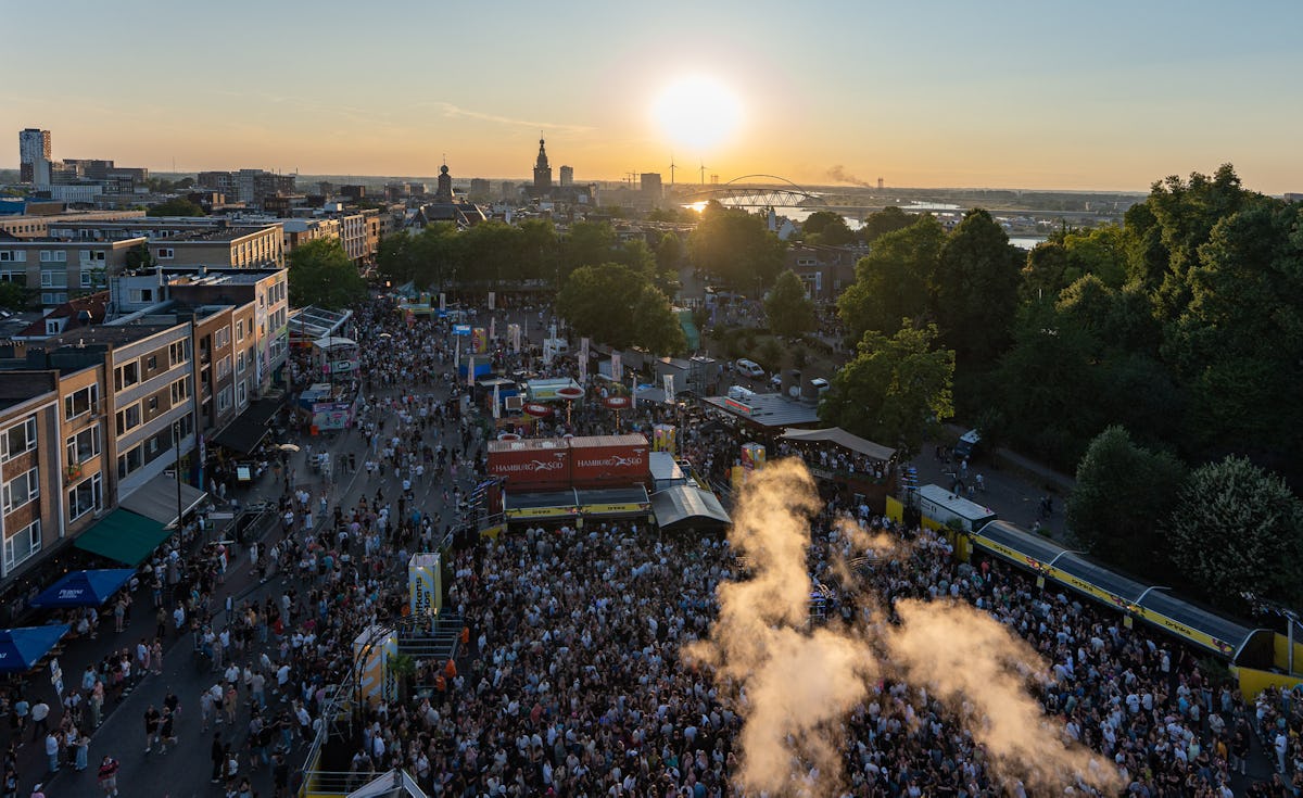 18 07 2025 2102 Vierdaagsefeesten Jan Willemde Venster 055 drone
