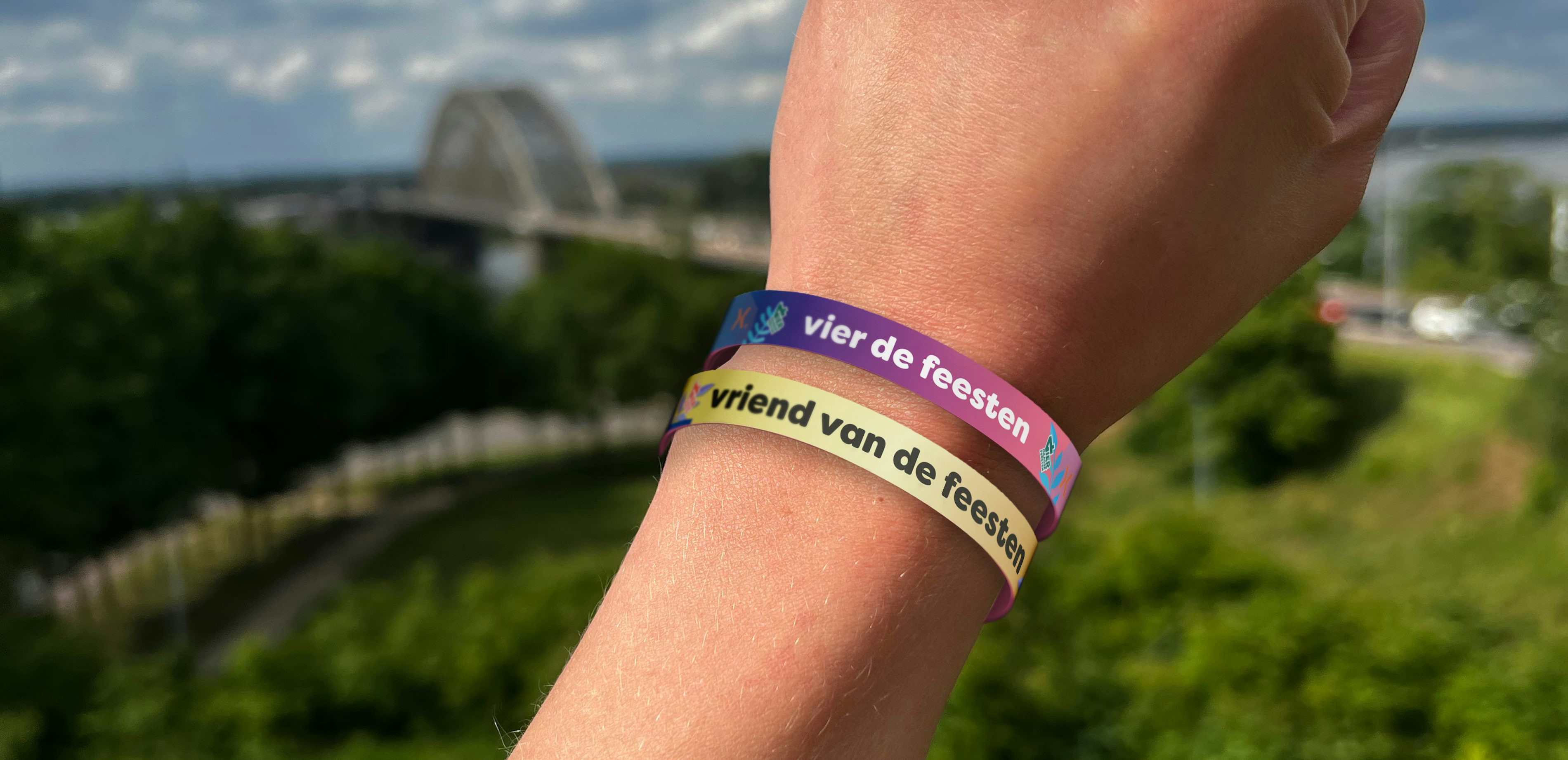 Pols Linda liggend vierdefeestenvrienden