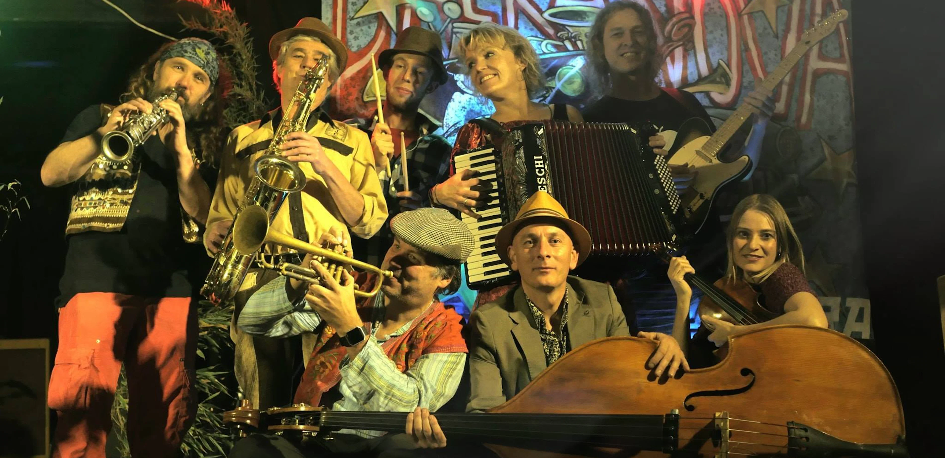 07 21 Balkanova Orchestra