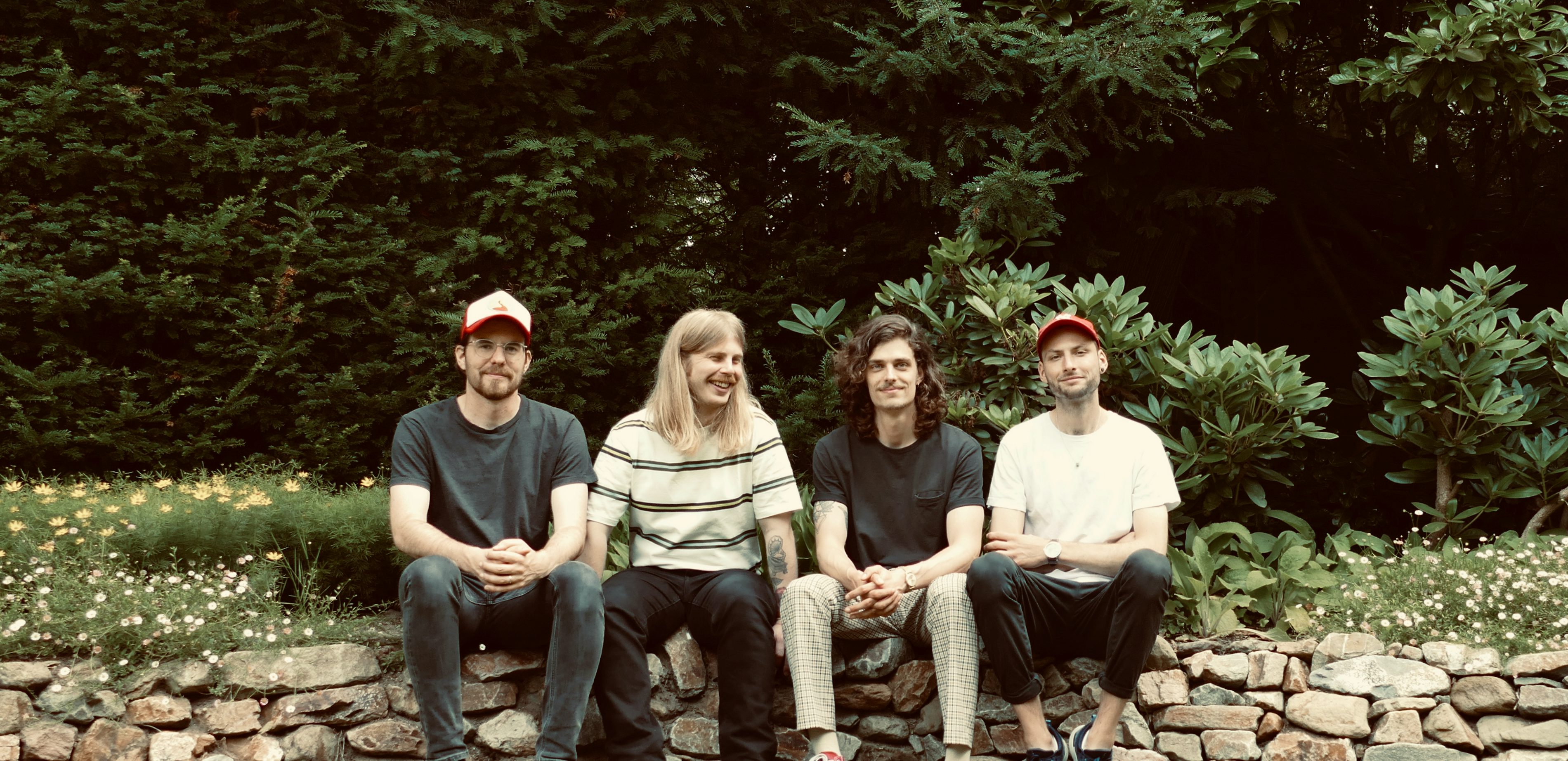 2 Elephant artwork photo by José van der Weide