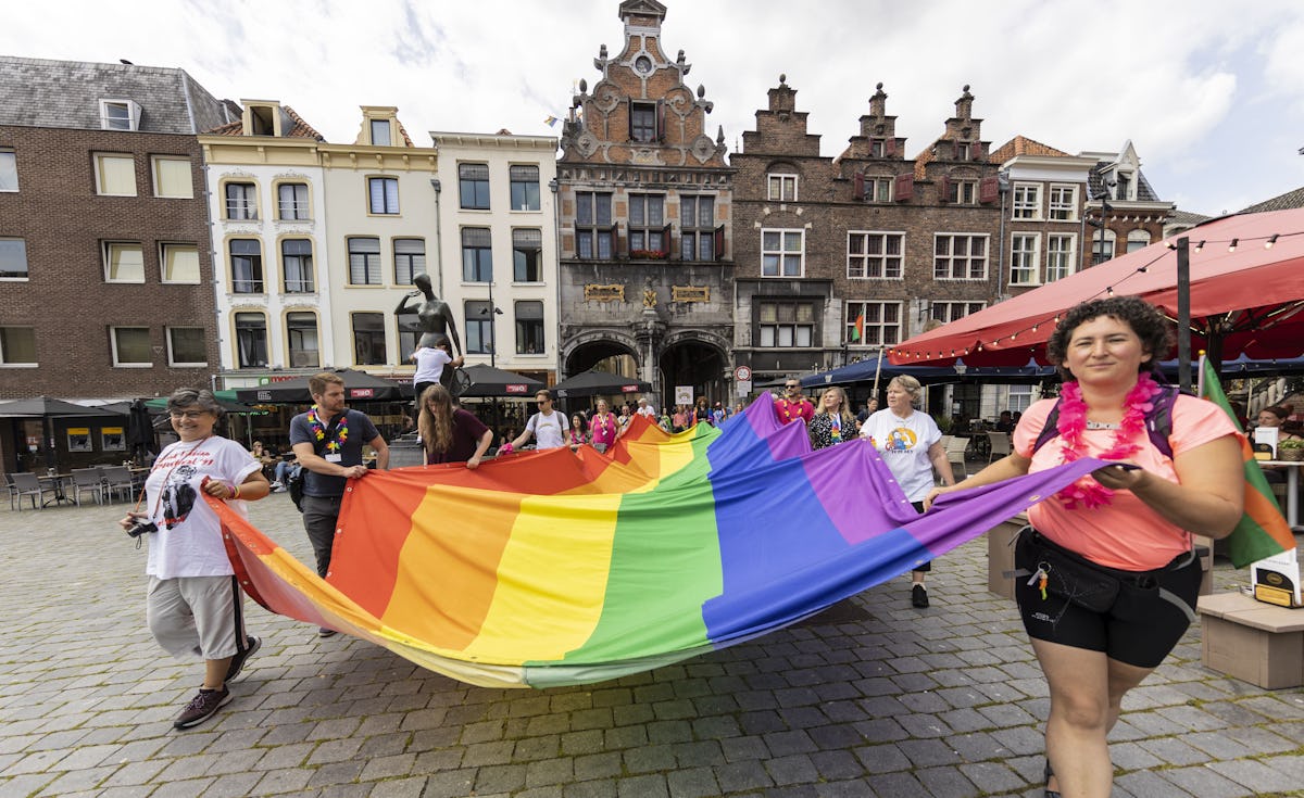 Roze Woensdag 21 EF R8702